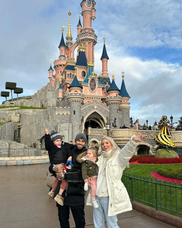 Jessica Thivenin et Thibault Garcia à Disney avec leurs enfants Leewane et Maylone