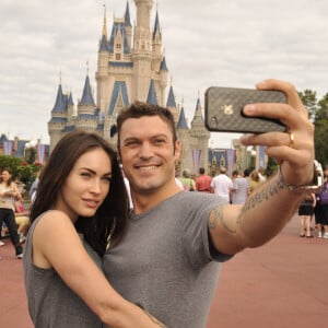 Megan Fox et son mari Brian Austin Green à Disneyland en Floride le 26 novembre 2010.