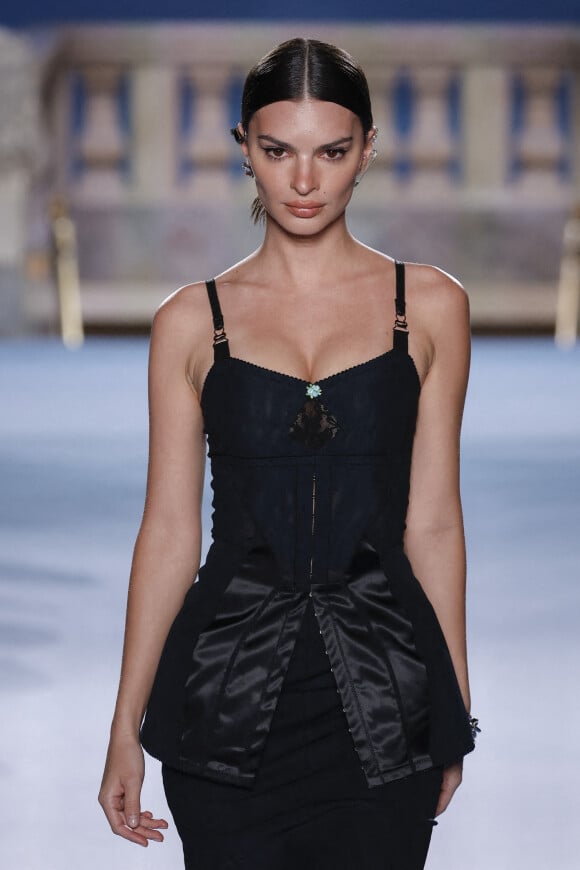 Emily Ratajkowski - Défilé de mode Tory Burch lors de la Fashion Week de New York City.