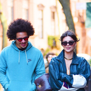 Emily Ratajkowski et Eric André se baladent dans West Village à New York City, New York, Etats-Unis, le 10 février 2023.