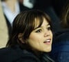 Jenna Ortega (actrice de la série "Mercredi") - People dans les tribunes du match aller des 8èmes de finale de la ligue des champions entre le PSG et le Bayern Munich au Parc des Princes à Paris le 14 février 2023.