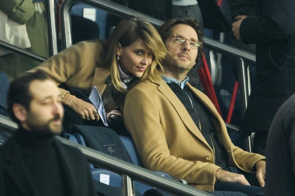 Ophélie Meunier et son mari Mathieu Vergne - People dans les tribunes du match aller des 8èmes de finale de la ligue des champions entre le PSG et le Bayern Munich au Parc des Princes à Paris le 14 février 2023.