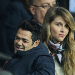 Tahar Rahim et Jamel Debbouze, Ophélie Meunier - People dans les tribunes du match aller des 8èmes de finale de la ligue des champions entre le PSG et le Bayern Munich au Parc des Princes à Paris le 14 février 2023.