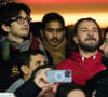 Michaël Youn et Sean Obispo - People dans les tribunes du match aller des 8èmes de finale de la ligue des champions entre le PSG et le Bayern Munich au Parc des Princes à Paris le 14 février 2023.