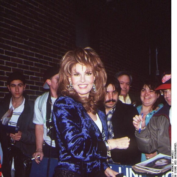 Archives - Raquel Welch invitée au Letterman show en 1994.