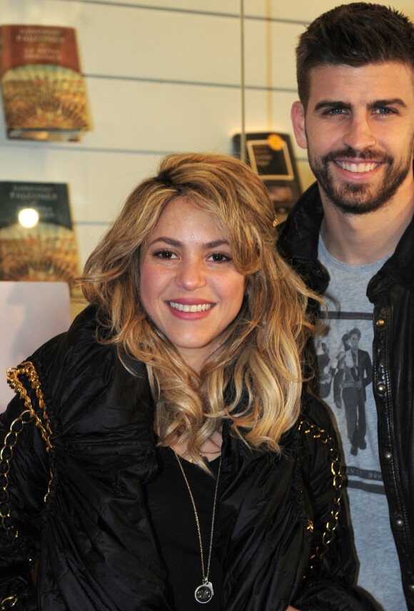 Shakira et son compagnon Gerard Pique au lancement du nouveau livre de Joan Pique, le pere de Gerard, a Barcelone, le 14 mars 2013.