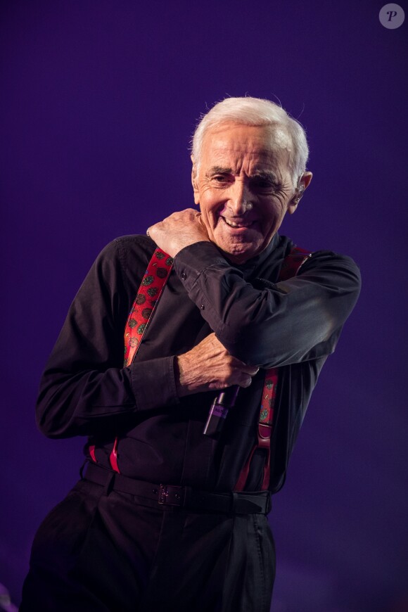 Exclusif - Charles Aznavour en concert à l'Accorhotels Arena (POPB Bercy) à Paris. Le 13 décembre 2017. © Cyril Moreau / Bestimage