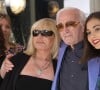 Charles Aznavour avec sa petite-fille Leila et sa fille Seda lors de la remise de son étoile sur le Hollywood Walk of Fame à Los Angeles, le 24 août 2017. © Ringo Chiu via Zuma Press/Bestimage
