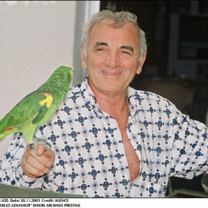 Archives - Portait de Charles Aznavour avec un perroquet.