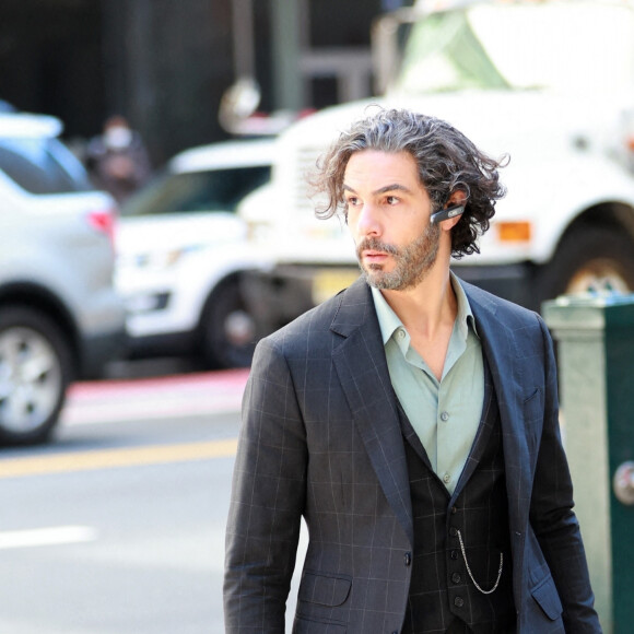 Tahar Rahim sur le tournage du film "Madame Web" à New York, le 11 octobre 2022.