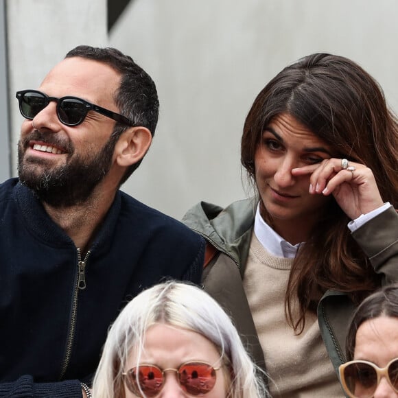 Elle révélait également au cours de cet entretien se sentir "bien dans [sa] vie amoureuse" et "passer du temps avec [son] amoureux"
Géraldine Nakache et son mari Jérôme Elie- Betiya - Célébrités dans les tribunes des internationaux de France de tennis de Roland Garros à Paris, France, le 7 juin 2019. © Cyril Moreau/Bestimage 