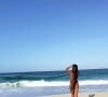 Très sexy, avec son corps bronzé, elle a dû beaucoup plaire aux internautes. 
Ael Pagny se lâche sur la plage ! @ Instagram