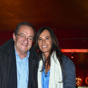 En légende de cette vidéo, elle s'adresse directement à son défunt mari et lui assure qu'elle le retrouvera un jour.
Exclusif - Jean-Pierre Pernaut et sa femme Nathalie Marquay - Les célébrités assistent au One Woman Show de l'humoriste E.Poux "Le syndrome du Playmobil" au Casino de Paris, France, le 15 avril 2019. © Giancarlo Gorassini/Bestimage