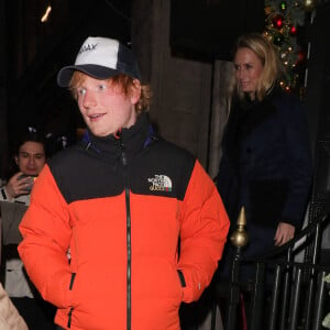 Ed Sheeran et James Blunt avec leurs compagnes Cherry Seaborn et Sofia Wellesley à la sortie du restaurant "Gymkhana" à Londres, le 5 décembre 2022. 