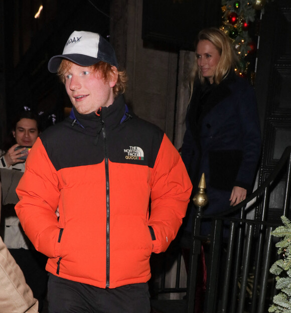 Ed Sheeran et James Blunt avec leurs compagnes Cherry Seaborn et Sofia Wellesley à la sortie du restaurant "Gymkhana" à Londres, le 5 décembre 2022. 
