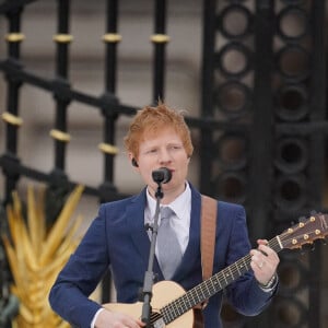 Il avait pourtant chanté pour le concert du jubilé en juin dernier. 
Ed Sheeran - La famille royale d'Angleterre lors de la parade devant le palais de Buckingham, à l'occasion du jubilé de la reine d'Angleterre. Le 5 juin 2022 