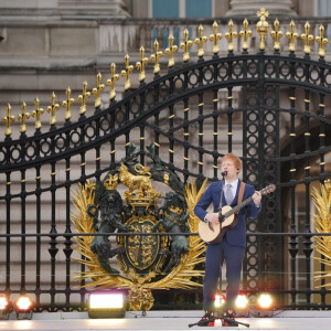 Ed Sheeran - La famille royale d'Angleterre lors de la parade devant le palais de Buckingham, à l'occasion du jubilé de la reine d'Angleterre. Le 5 juin 2022 