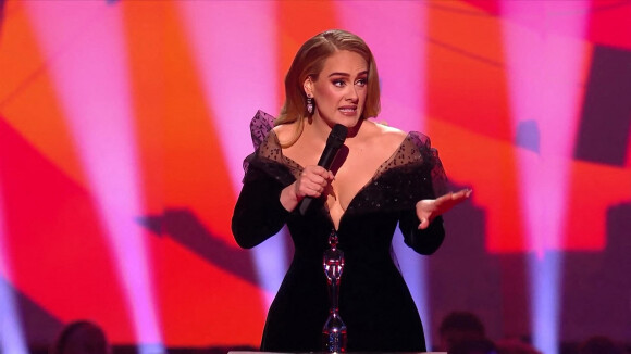Capture d'écran - La chanteuse Adele a remporté le prix du meilleur album, de la chanson de l'année et d'artiste de l'année lors de la cérémonie des Brit Awards 2022 à L'O2 à Londres le 8 février 2022. 
