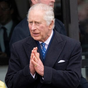 Le roi Charles III est en pleine préparation du concert après son couronnement.
Le roi Charles III d'Angleterre arrive à l'église du Christ la pierre angulaire lors d'une visite à Milton Keynes. 