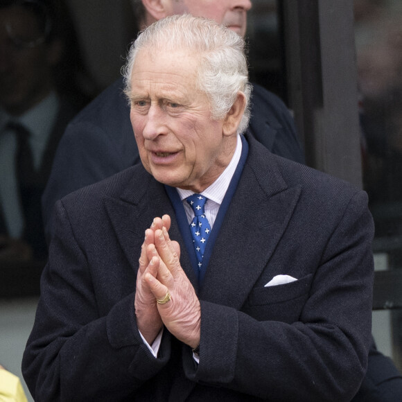 Le roi Charles III est en pleine préparation du concert après son couronnement.
Le roi Charles III d'Angleterre arrive à l'église du Christ la pierre angulaire lors d'une visite à Milton Keynes. 
