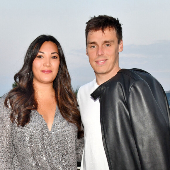 Ce week-end, Louis et Marie Ducruet ont une fois de plus montré leur bonheur de futurs parents. 
Exclusif - Marie et Louis Ducruet durant la traditionnelle soirée d'été de Fight Aids Monaco au Sporting Club de Monaco. © Bruno Bebert/Bestimage 