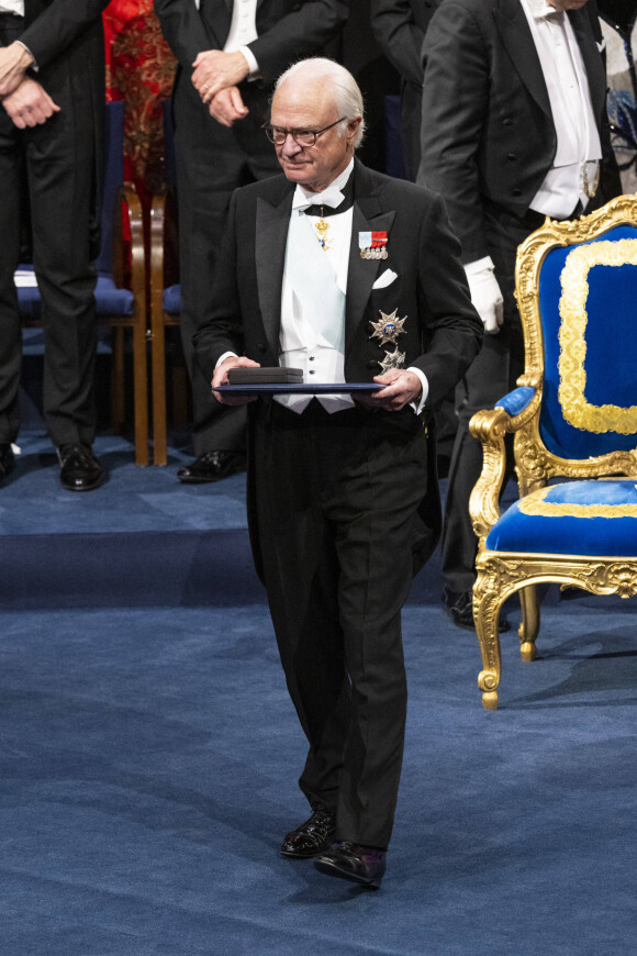 Le roi Carl XVI Gustav de Suède - La cérémonie annuelle de remise du prix Nobel au Concert Hall de Stockholm, Suède, le 10 décembre 2022. 