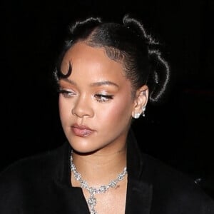 Rihanna a annoncé sa seconde grossesse lors de la mi-temps du Super Bowl qu'elle assurait.
Rihanna et son compagnon ASAP Rocky sont allés dîner au restaurant "Giorgio Baldi" à Santa Monica.