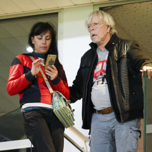 Une consigne avait été donnée aux spectateurs en amont de la représentation, à savoir ranger les téléphones portables.
Renaud et sa nouvelle compagne Cerise (qui est d'origine Nantaise) assistent au match de football de Ligue Europa entre le FC Nantes contre Qarabag FK (2-1) à Nantes le 27 octobre 2022.