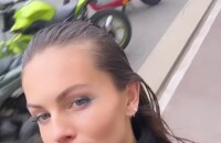 Le couple a ensuite profité d'un peu de temps libre pour visiter la ville en amoureux
Thylane Blondeau et Ben en virée trottinette à Milan
