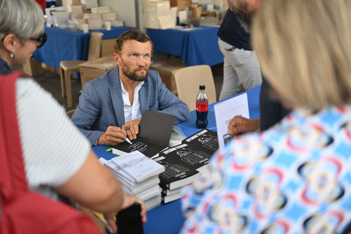 Photo : Sylvain Tesson, president du festival du livre de Nice 2022 au  festival du Livre de Nice 2022 dans le Jardin Albert 1er à Nice. © Lionel  Urman/Panoramic/Bestimage - Purepeople