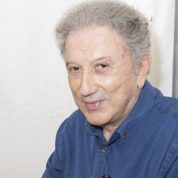 Exclusif - Michel Drucker - Festival des Livres et des Artistes organisé par l'association "Lecture pour Tous" engagée dans la lutte contre l'illettrisme au Mail Branly à Paris le2 juillet 2022. © Pierre Perusseau/ Jack Tribeca / Bestimage