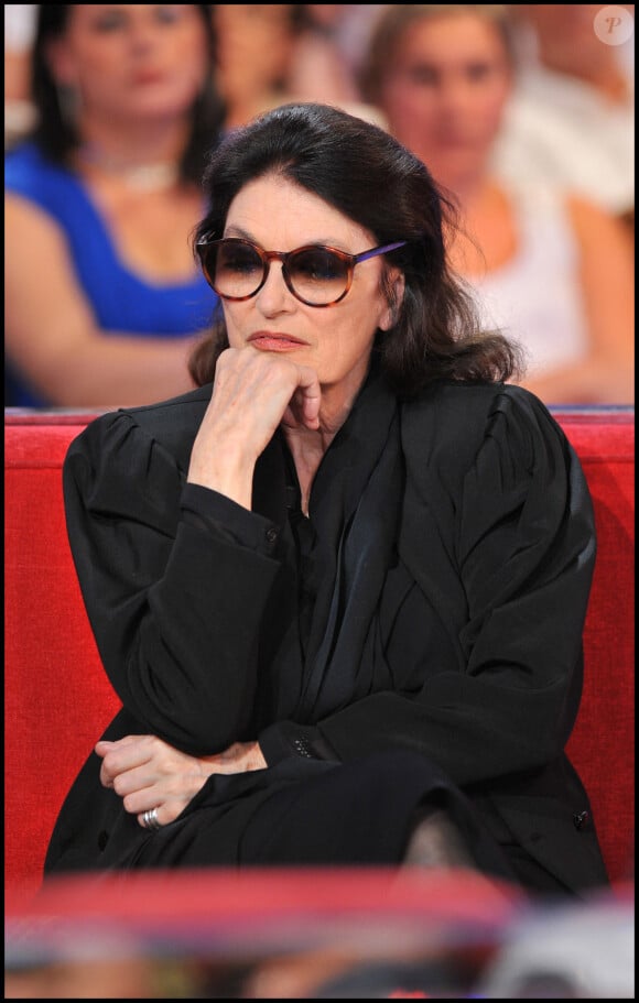 Anouk Aimée sur le plateau de Vivement dimanche