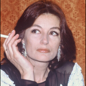 Archives - En France à Paris, Anouk Aimée et Elie Chouraqui lors d'une fête organisée par sa fille Manuella