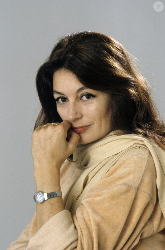 Archives - En France, à Paris, rendez-vous studio d'Anouk Aimée. Octobre 1980 © Michel Ristroph via Bestimage