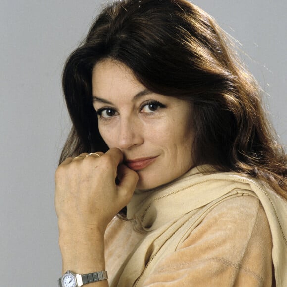 Archives - En France, à Paris, rendez-vous studio d'Anouk Aimée. Octobre 1980 © Michel Ristroph via Bestimage