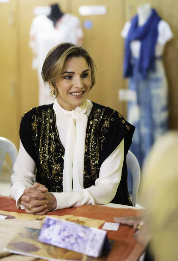 Rania de Jordanie a visité un centre social pour femmes.
La reine Rania de Jordanie visite le centre social pour femmes "Ghor Al Safi" à Kerak en Jordanie.