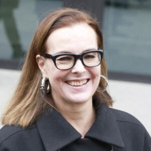 Elle s'épanche sur sa vie sur cette île auprès du "Figaro" le 25 février 2023. 
Carole Bouquet - Sorties du défilé de mode Haute-Couture "Chanel" au Grand Palais Ephémère lors de la fashion week de Paris. Le 24 janvier 2023 © Christophe Aubert via Bestimage