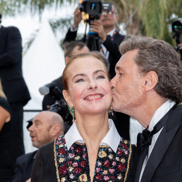 Carole Bouquet et son compagnon Philippe Sereys de Rothschild - Montée des marches pour la cérémonie de clôture du 75ème Festival International du Film de Cannes. Le 28 mai 2022 © Olivier Borde / Bestimage 