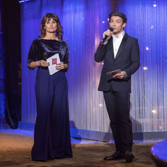 Exclusif -Faustine Bollaert et Gautier Capuc& Enregistrement de l'émission "Symphonie pour la vie, Spéciale Pièces Jaunes" aux Folies Grüss à Paris, diffusée le 4 février sur France 3. Le 12 janvier 2022 © Cyril Moreau / Bestimage Dans le cadre magique des Folies Gruss, les artistes se sont réunis pour offrir aux téléspectateurs un gala exceptionnel en soutien à la Fondation des Hôpitaux et à l'opération Pièces jaunes. C'est un spectacle unique que vous allez découvrir, présenté par F.Bollaert et G.Capuçon ! En effet, pour cette édition de Symphonie pour la vie, l'art équestre et la voltige s'ajoutent à la musique avec l'Orchestre Lamoureux, dirigé par 4 chefs de renommée internationale, et les plus grands noms du classique et de la variété. Symphonie pour la vie, c'est à l'origine une bande d'amis, des artistes classiques, qui se sont réunis pour enregistrer un disque au profit des soignants pendant le premier confinement au printemps 2020. Cette initiative a immédiatement été soutenue par France Télévisions avec une soirée spéciale enregistrée au Théâtre du Châtelet et diffusée en prime time sur France 3. Dans ce bel élan, 2021 a connu la seconde édition de ce projet à l'Opéra-Comique et en 2022, pour la troisième année consécutive. Symphonie pour la vie s'associe à la Fondation des hôpitaux, présidée par Brigitte Macron, et les artistes à l'origine du projet sont rejoints par de nouveaux venus qui s'impliquent tous avec l'envie de soutenir cette initiative ! Ils évolueront sur la piste des Folies Gruss, accueillis par les artistes de la Compagnie Alexis Gruss dont les numéros ponctueront la soirée. La Compagnie Gruss est une merveilleuse histoire de famille de trois générations d'artistes équestres, aériens et musiciens, à jamais saltimbanques et résolument tournés vers l'avenir. Et bien sûr, toute la soirée, des appels aux dons seront lancés par les artistes : les contributions de chacun permettant de changer le quotidien des enfants hospitalisés et de leurs familles. L'opération Pièces jaunes existe depuis plus de 30 ans maintenant, elle est à nouveau parrainée cette année par D.Deschamps. Depuis plus de 30 ans, l'opération Pièces Jaunes est le grand rendez-vous de la générosité de début d'année avec sa collecte emblématique et sa tirelire. Pour améliorer la vie quotidienne des enfants, des adolescents et des jeunes adultes hospitalisés, la Fondation des Hôpitaux, à travers l'opération Pièces jaunes, subventionne chaque année de nombreux projets dans les hôpitaux publics français. Depuis 1989, plus de 9 100 projets ont été financés sur tout le territoire : 90 maisons des ados, 2 900 chambres parents-enfants, 421 espaces de jeux, mais également des maisons des familles, des séjours thérapeutiques. 