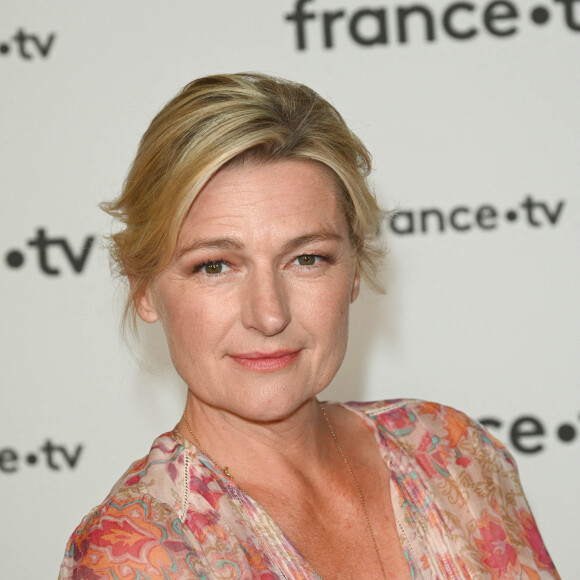 Anne-Élisabeth Lemoine au photocall pour la conférence de presse de rentrée de France TV à la Grande Halle de la Villette à Paris, France, le 6 juillet 2022. © Coadic Guirec/Bestimage