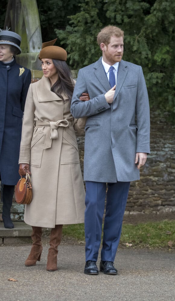 Un constat très loin d'être le même du côté des Windsor avec Meghan Markle... 
Le prince Harry et sa fiancée Meghan Markle - La famille royale d'Angleterre arrive à l'église St Mary Magdalene pour la messe de Noël à Sandringham le 25 décembre 2017 