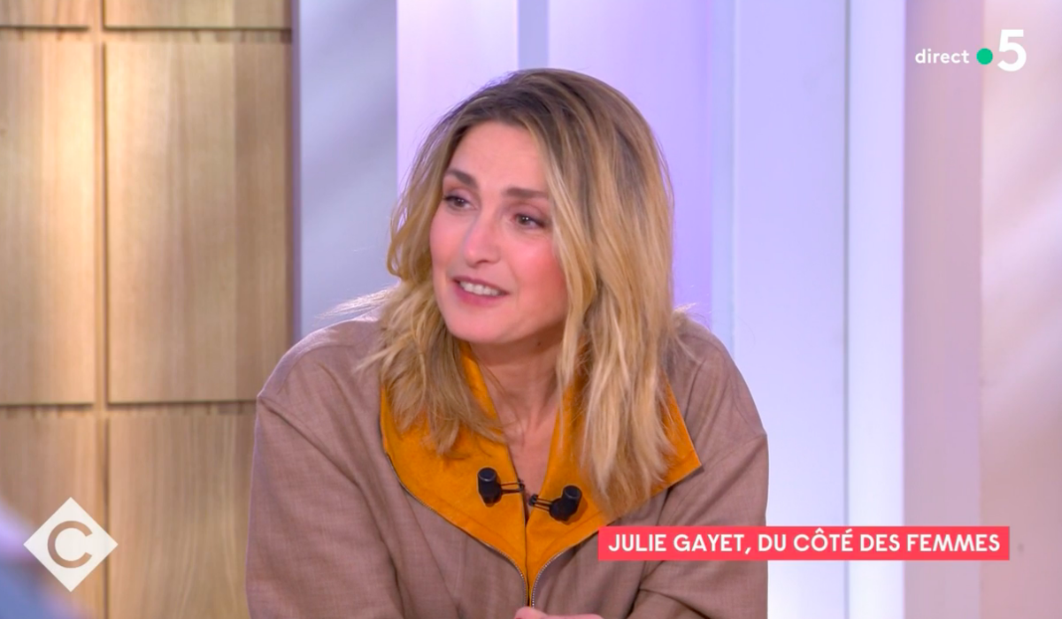 Vidéo Julie Gayet était Linvitée De C à Vous Sur France 5 Extrait De C à Vous Avec Julie