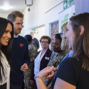 Meghan Markle, duchesse de Sussex - Le prince Harry, duc de Sussex, et Meghan Markle, duchesse de Sussex - Le duc et la duchesse de Sussex rencontrent les familles de militaires déployés au centre Broom Farm Community Center à Windsor le 6 novembre 2019.