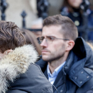 Nathalie Marquay et son fils Tom - La famille de Jean-Pierre Pernaut à la sortie des obsèques en la Basilique Sainte-Clotilde à Paris le 9 mars 2022. © Cyril Moreau/Bestimage