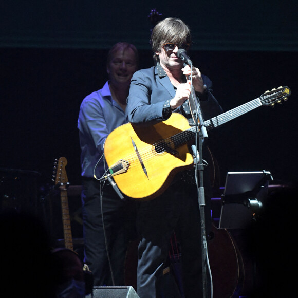 Thomas Dutronc sur scène lors du festival "Jazz Nice", le 13 juillet 2021. © Bruno Bebert/Bestimage