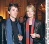 Fils unique de Françoise Hardy, il est très proche de sa mère qui affronte de lourds problèmes de santé.
Françoise Hardy et son fils Thomas Dutronc à l'Olympia en 2001