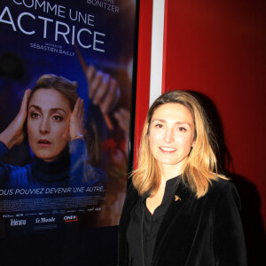 Julie Gayet lors de l'avant-première du film "Comme une actrice" au cinéma Pathé Convention à Paris le 2 mars 2023. © Philippe Baldini / Bestimage 