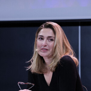 Julie Gayet lors d'une lecture de scénario lors du festival "1ers Plans" à Angers le 22 janvier 2023. © Laeticia Notoriani/Bestimage