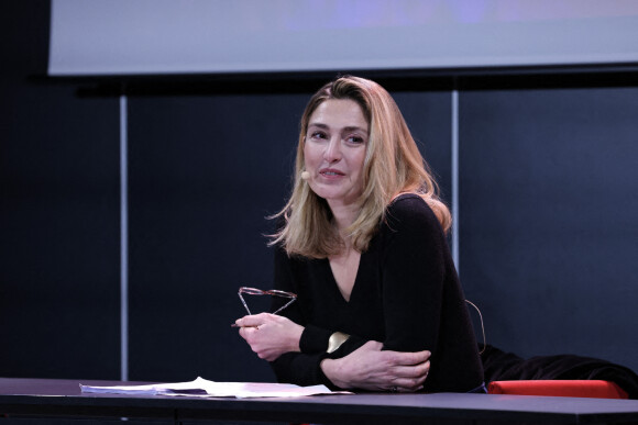 Julie Gayet lors d'une lecture de scénario lors du festival "1ers Plans" à Angers le 22 janvier 2023. © Laeticia Notoriani/Bestimage