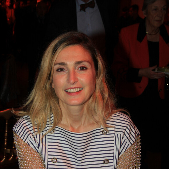 Julie Gayet - 28ème Gala de l'Espoir au profit de la Ligue contre le cancer au théâtre des Champs-Elysées à Paris le 29 Novembre 2022. © Philippe Baldini/ Bestimage